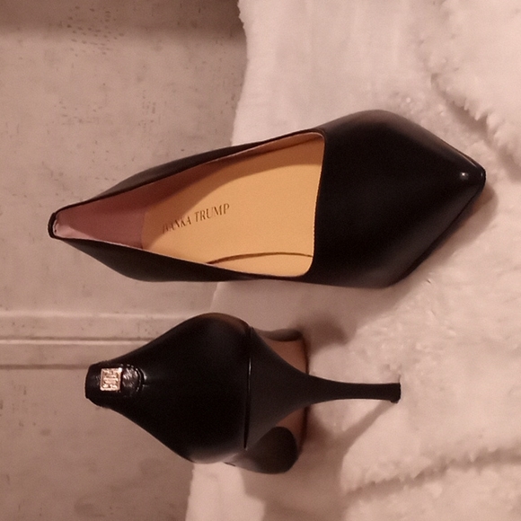 Black  Ivanka Trump Heels ,size 8 & 1/2 - Picture 3 of 5